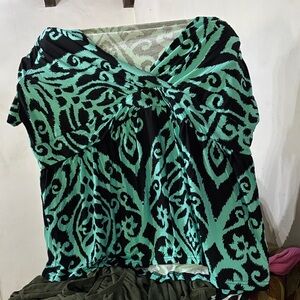 Stylish Black and Green Women's Top